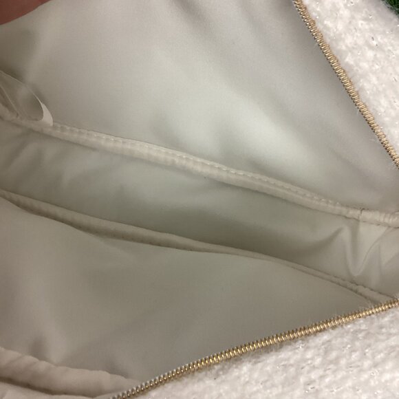 Chanel Holiday Makeup Bag - 2024 Snowflake Zipper - Picture 14 of 16